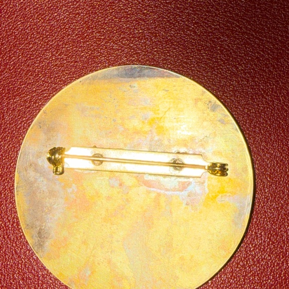 Gold Celtic Design Round Brooch - Picture 2 of 3